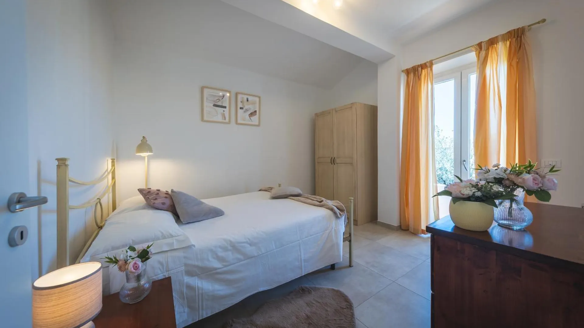 Dimora Belvedere Con Mansarda E Balcone A 5 Minuti Dal Mare Vada 0*,  Itálie